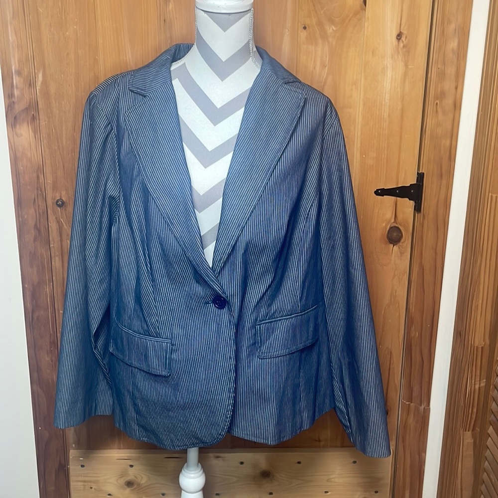 New York clothing co 2x navy with a white pinstripe single button blazer 2x